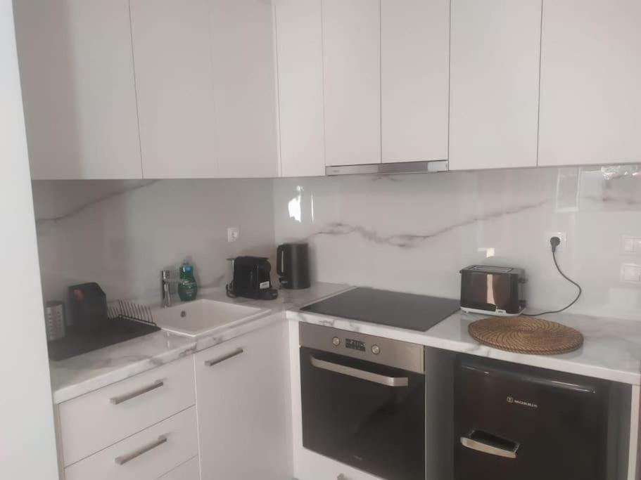 Studio Apartment With All Amenities In Kolonaki Athén Kültér fotó